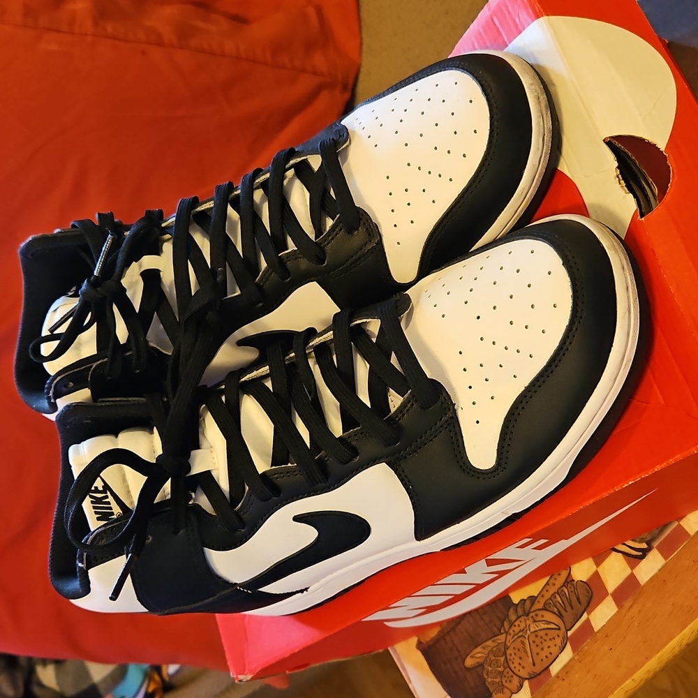 Nike Dunk Hi Retro Mens Black and White Sneakers - Size 11.5